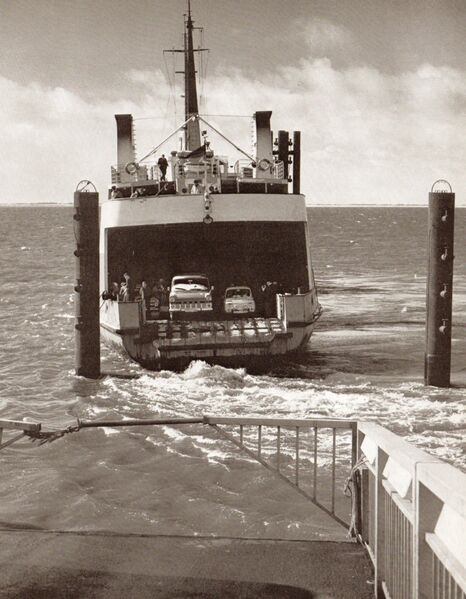 Datei:Elbefähre-1976a Günter Pump.jpg