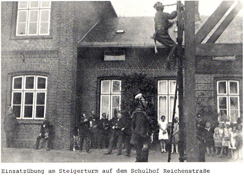 Datei:Steigerturm Schulhof-BS.jpg