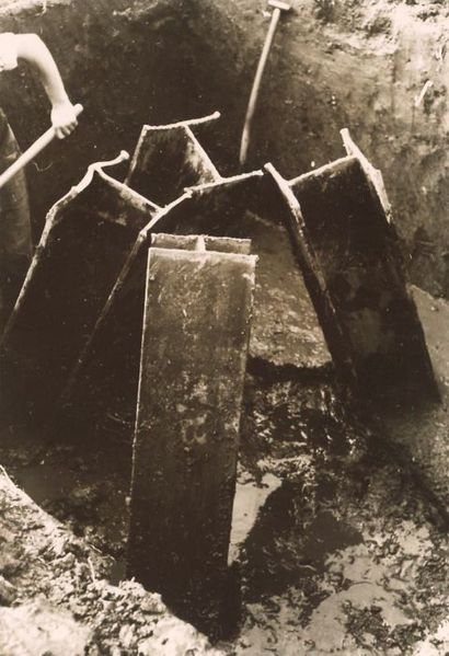 Datei:02-80t-Poller-29m Stahlpfähle.jpg