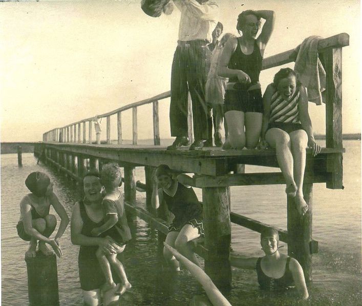 Datei:Baden-Alten Hafen-Helga Schenk-AM-2.jpg