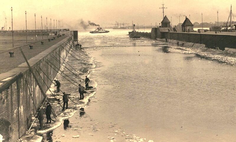 Datei:Neue Schleuse von Bockmann-1920er.jpg