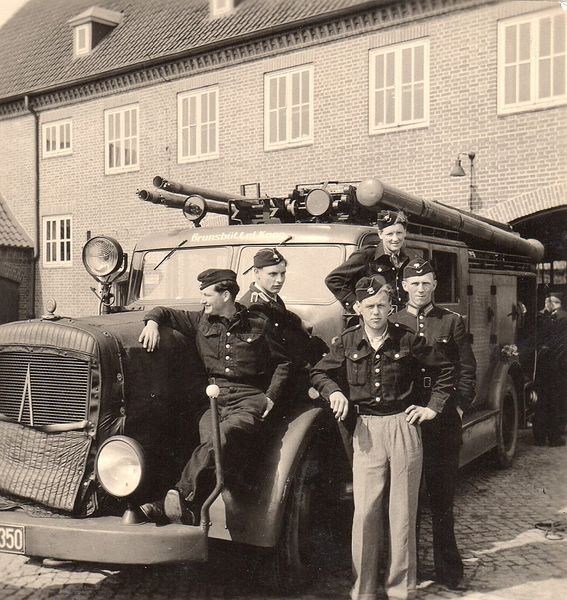 Datei:37-Feuerwehr 1952.jpg