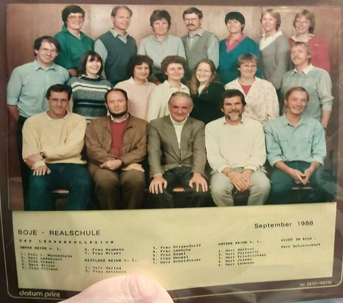 Datei:Lehrerkollegium 1986.jpg