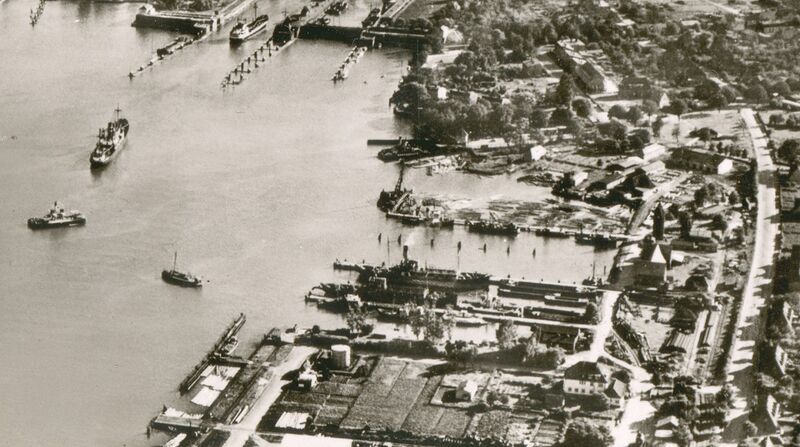 Datei:PAN-E027 Brunsbüttel-Nord, Schleusen-1950er.jpg