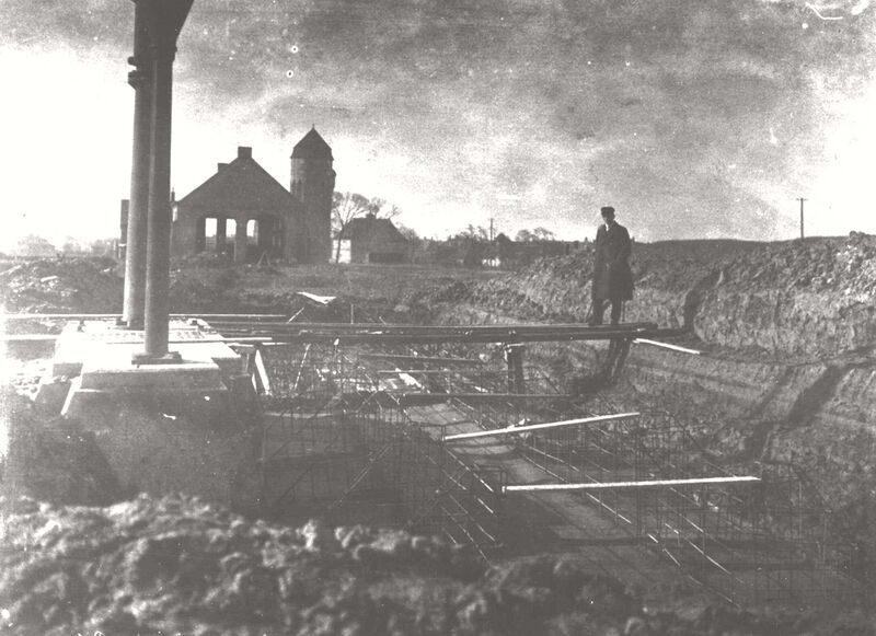 Datei:Bahnhof im Bau-1920-3.JPG