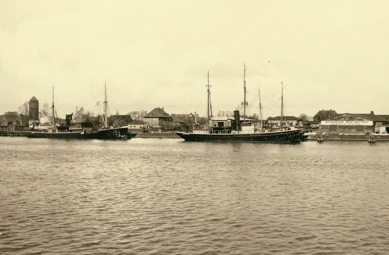 Datei:Tonnenleger Mellum und Krause.jpg