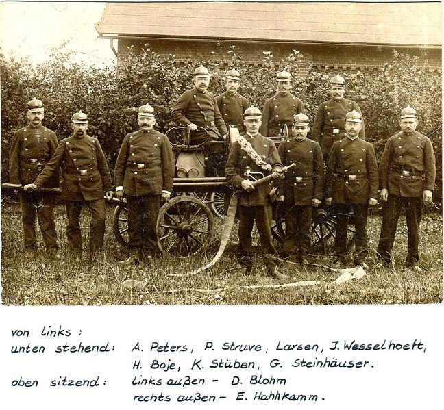 Datei:02a-Dietrich Blohm und Kameraden-1903.jpg