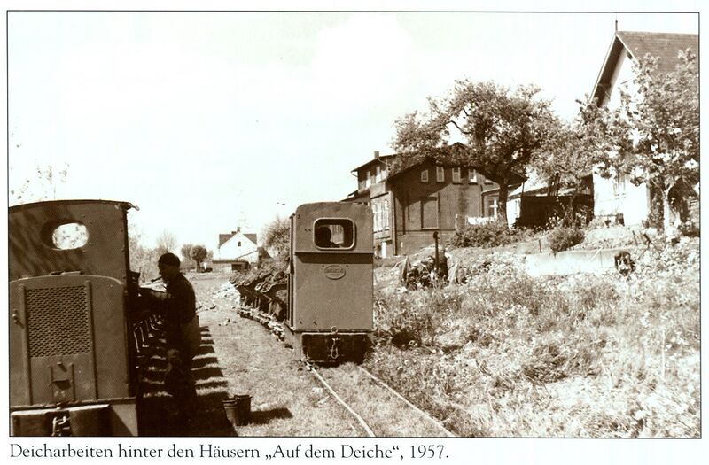 Datei:Hinter dem Deiche-Lewerenz-1957.jpg