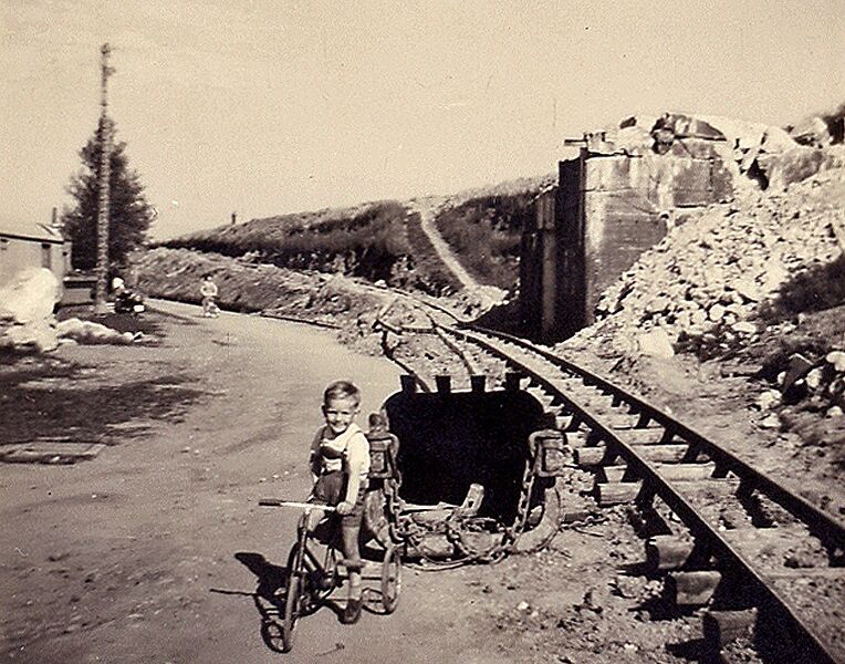 Datei:(WeWi) 03 Geschützfundamente.jpg