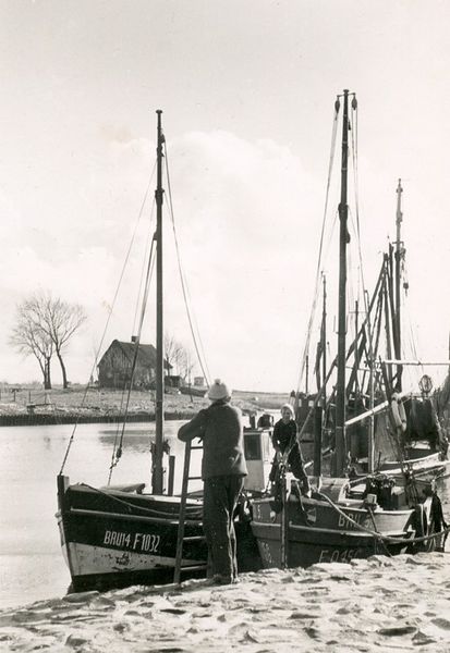 Datei:AH1-E037 Fischkutter.jpg