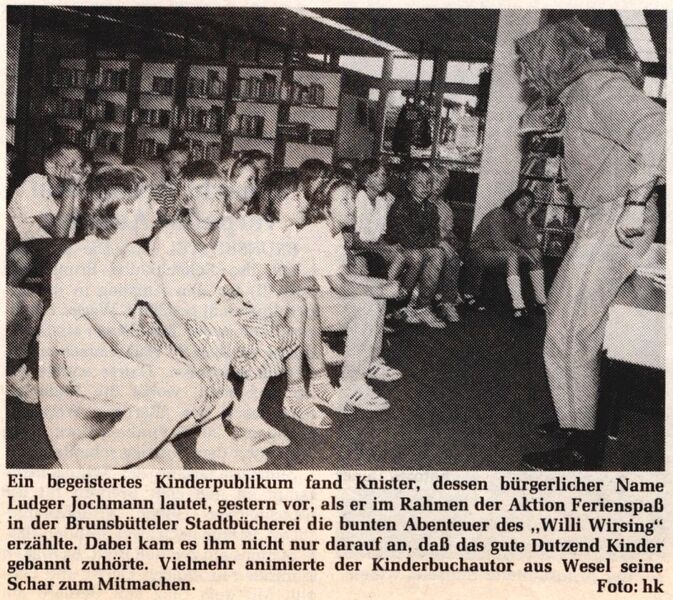 Datei:1988.07.08-Knister singt und liest.jpg