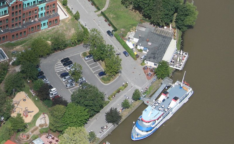 Datei:Zum Yachthafen-2010.JPG