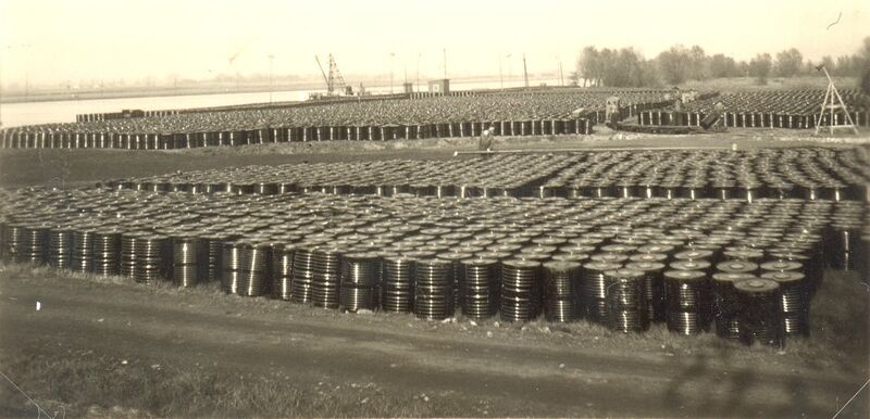 Datei:MAWAG, Fässer (HL) - 02.jpg