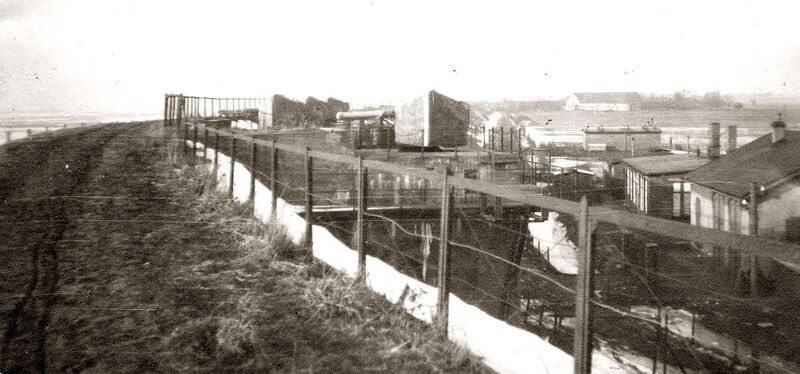 Datei:Batterie Zweidorf-Hecker.jpg