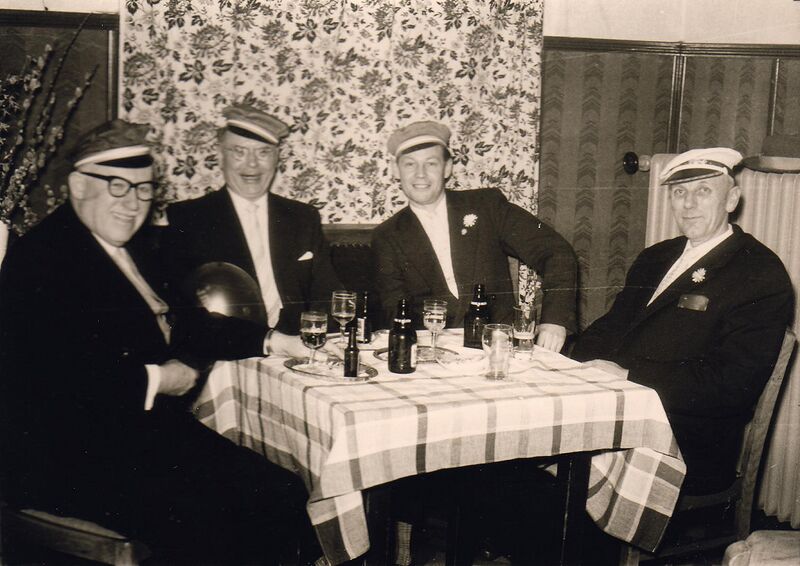 Datei:BSH Sängerball Traube-BS.jpg